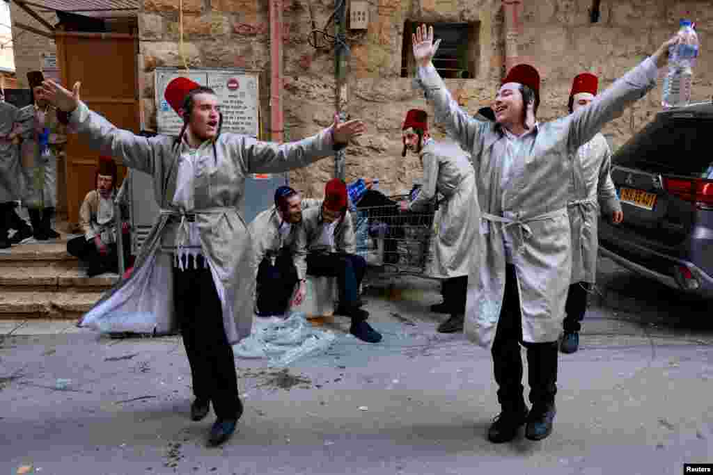 ارتودوکس یهودیان په بیت المقدس کې د &quot;پوریم&quot; مراسمو د نمانځنې پرمهال &nbsp;