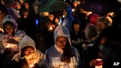 31일 미국 오클라호마주 털사 시내 그린우드 지역에서 '털사 인종 대학살' 100주기 추모 촛불집회가 열리고 있다.