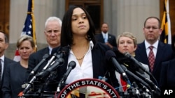 Công tố viên trưởng của thành phố Baltimore, Marilyn Mosby, phát biểu trước báo giới hôm thứ Sáu, 1/5/2015.