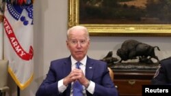 El presidente de los Estados Unidos, Joe Biden, se reúne con su fiscal general Merrick Garland, funcionarios encargados de hacer cumplir la ley y líderes comunitarios para discutir en la Casa Blanca estrategias de reducción de la violencia armada en las c