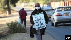 Tsitsi Dangarembga protesting