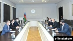 Emin Əmurullayev və Li Litzenberger