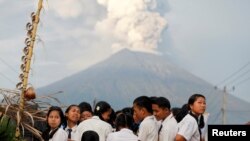 Vonis terhadap WA, anak perempuan berusia 15 tahun, karena menggugurkan kandungan yang sudah berumur enam bulan akibat hasil perkosaan abangnya sendiri ini, terjadi hanya beberapa hari menjelang peringatan Hari Anak Indonesia 23 Juli. Fenomena menyedihkan ini kembali menyoroti perlunya perlindungan pada anak, khususnya dari potensi menjadi korban kekerasan seksual yang makin kerap terjadi. (Foto: ilustrasi)