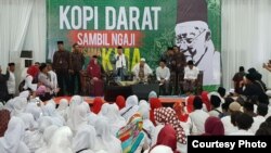 Cawapres Ma'ruf Amin dalam kunjungan ke Ponpes Nur Antika, Tigaraksa, Banten, Jum'at (18/1) menegaskan siap jadi "alat" untuk kebaikan. (Courtesy: TKN Jokowi-Amin). 