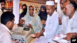 څيړونکي وائي په پاکستاني عوامو کې دخپلو ستونزو په بابله داحتجاج دختميدو يو علت په سياسي مشرانو بې باوري هم ده