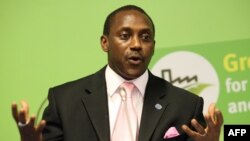 Le 3ème homme, Kandeh Yumkella, lors d'une conférence de presse à Vienne, le 7 décembre 2009.