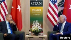 دیدار جو بایدن، رئیس جمهوری آمریکا، با طیب اردوغان، رئیس جمهور ترکیه در نشست ناتو در ویلنیوس 