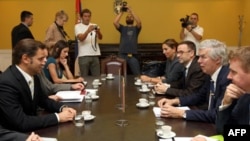 Šef tima Vlade Srbije za dijalog s Prištinom Borislav Stefanović i posrednik Evropske unije u pregovorima Robert Kuper razgovaraju u Ministarstvu spoljnih poslova Srbije