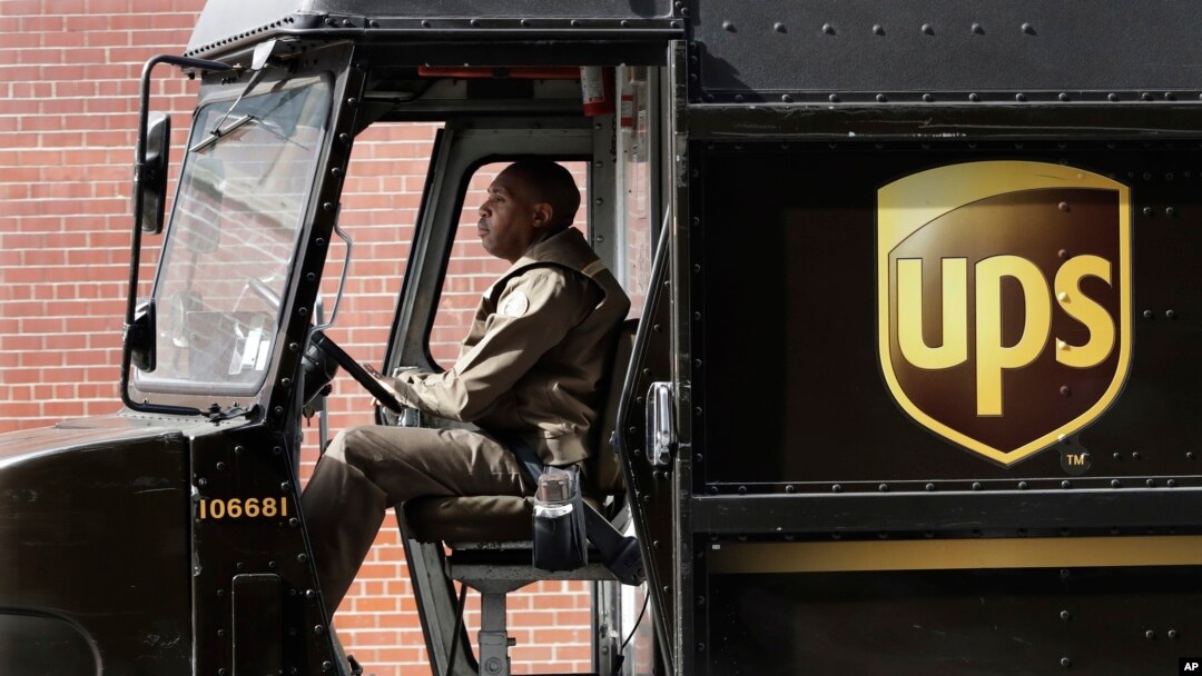 Archivo - Los conductores de UPS trabajarán interminables horas antes y después de Navidad.
