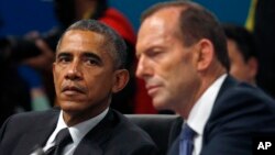 Tổng thống Hoa Kỳ Barack Obama lắng nghe Thủ tướng Australia phát biểu tại phiên khai mạc cuộc họp đầu tiên của Hội nghị thượng đỉnh G20 ở Brisbane, Australia, ngày 15/11/2014.