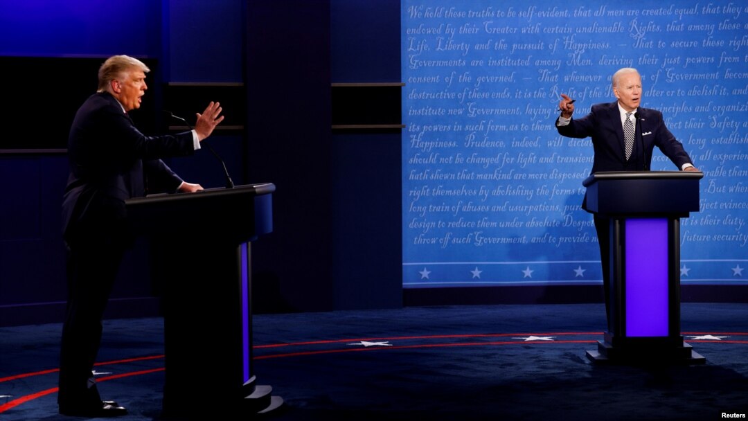 Presiden AS Donald Trump dan calon presiden dari Partai Demokrat Joe Biden berpartisipasi dalam debat kampanye presiden 2020 pertama mereka yang diadakan di kampus Cleveland Clinic di Case Western Reserve University di Cleveland, Ohio, AS. (Foto: Reuters)