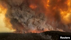 Khói bốc lên cuồn cuộn tại Bairnsdale, tiểu bang Victoria, Úc. Ảnh chụp ngày 30/12/2019. GLEN MOREY/via REUTERS 