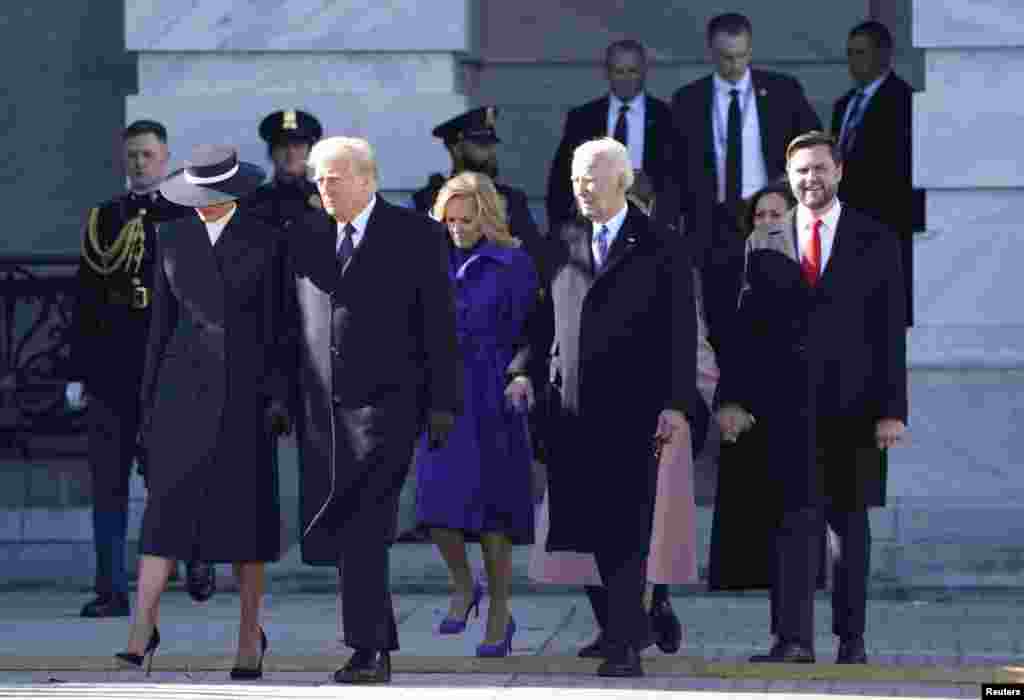 သမ္မတသက်တမ်း ပြီးဆုံးသွားတဲ့ ဂျိုးဘိုင်ဒန်နဲ့ ဇနီးကို နှုတ်ဆက်ပို့ဆောင်ပေးတဲ့ သမ္မတ ထရမ့်တို့ ဇနီးမောင်နှံနဲ့ ဒုသမ္မတ ဂျေဒီဗန့်စ်တို့ ဇနီးမောင်နှံကိုတွေ့ရ။&nbsp;