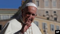 El papa Francisco llegando a la Plaza de San Pedro en el Vaticano para su audiencia semanal de los miércoles, el 12 de septiembre de 2018.