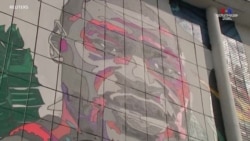 Ոստիկանի ծնկի տակ մահացած Ջորջ Ֆլոյդի հիշատակին Բրյուսելում մեծ դիմանկարներ են արվում