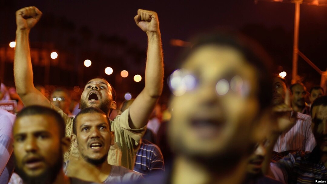 Những người ủng hộ Tổng thống Ai Cập bị lật đổ Mohamed Morsi biểu tình ở Cairo, 11/7/13