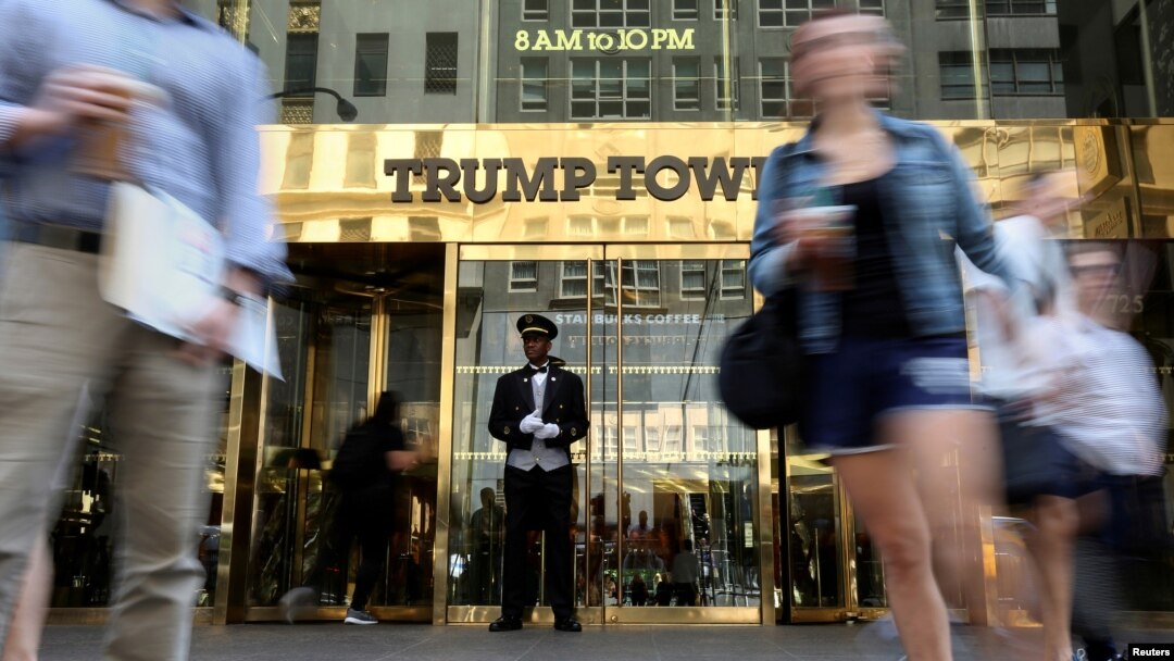 Gedung 'Trump Tower' milik Presiden AS Donald Trump di kota New York (foto: ilustrasi).