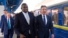 O secretário de Estado norte-americano, Antony Blinken, e o ministro dos Negócios Estrangeiros britânico, David Lammy, chegam à estação ferroviária de Kiev, a 11 de setembro de 2024.