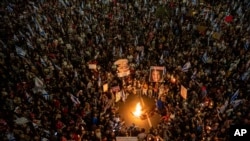 FILE— People protest against Israeli Prime Minister Benjamin Netanyahu's government and call for the release of hostages held in the Gaza Strip by Hamas, in Tel Aviv, Israel, Saturday, April 6, 2024.