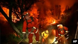 Vatrogasci gase požar u jednoj kući u Midltaunu u Kaliforniji 