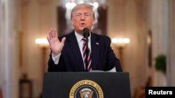 도널드 트럼프 미국 대통령이 6일 백악관에서 탄핵심판 결과와 관련해 연설하고 있다. 