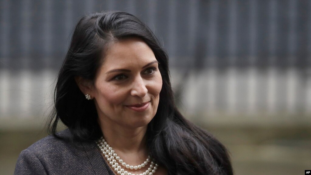 Bộ trưởng Nội vụ Anh Priti Patel. 