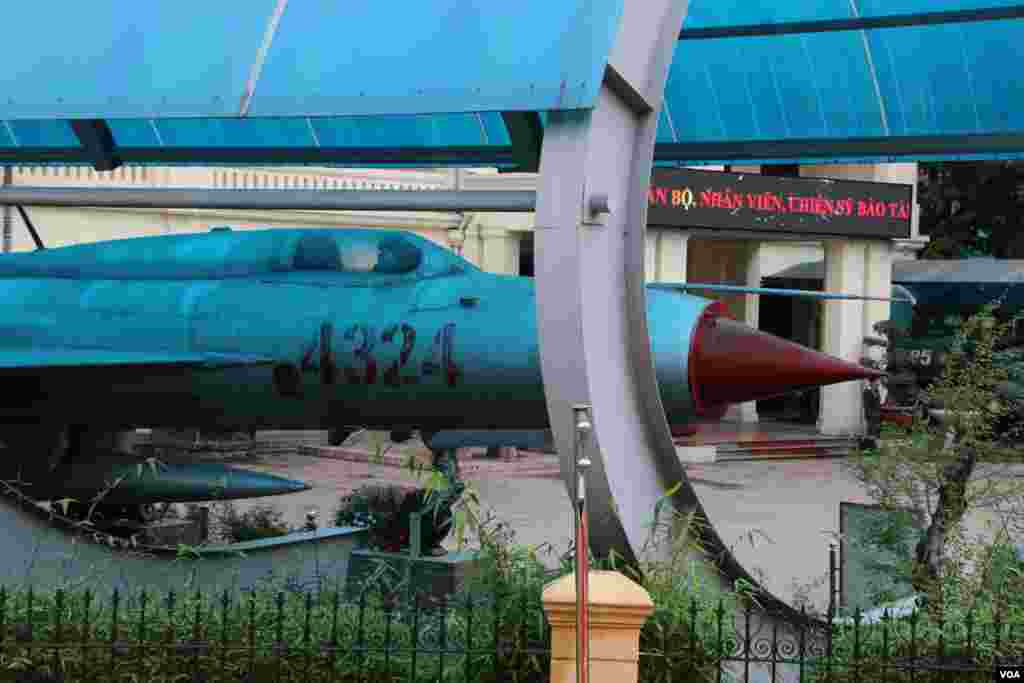 شهر هانوی در آستانه دیدار رهبران آمریکا و کره شمالی - در کنار عمارت پرچم در شهر هانوی، موزه جنگ قرار دارد. در این موزه بخشی از تسلیحات مورد استفاده در جنگ های ویتنام و بویژه جنگ با آمریکا نگهداری می شود.