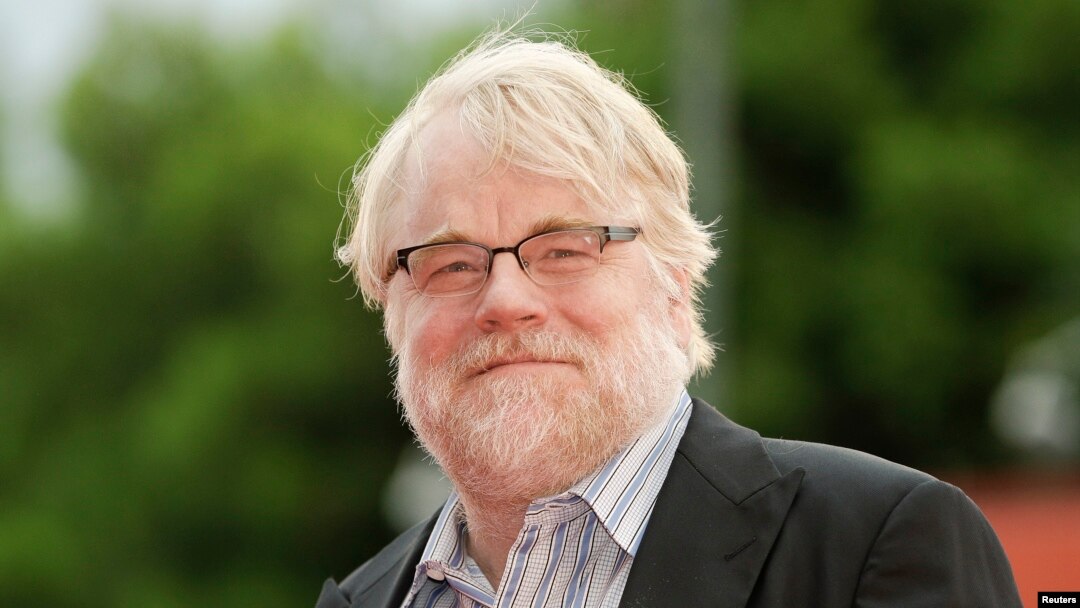 Aktor Philip Seymour Hoffman berpose di karpet merah saat pemutaran filmnya "The Master" di Festival Film Venice ke-69, 2012. (Foto: Dok)