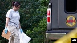 El jefe policial había entregado su equipo de servicio momentos antes, y todavía llevaba su uniforme cuando se detuvo junto a su vehículo y se disparó en el pecho.