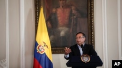 El presidente de Colombia, Gustavo Petro, habla en el día 100 de su gobierno en la oficina presidencial del Palacio de Nariño en Bogotá, Colombia, el15 de noviembre de 2022.