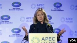 Menlu AS Hillary Clinton menyatakan pentingnya peran kaum perempuan dalam kemajuan ekonomi suatu bangsa dalam KTT APEC di San Fransisco(16/9).