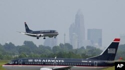 Sebuah pesawat milik maskapai US Airways dari Paris menuju Charlotte, AS terpaksa dialihkan penerbangannya setelah pengakuan seorang penumpang yang mencurigakan (foto: dok).