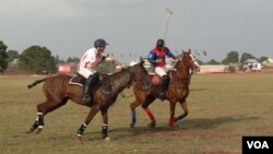 In polo, players can change horses every seven-and-a-half minutes of playing time. (C. Nwankwo/VOA)