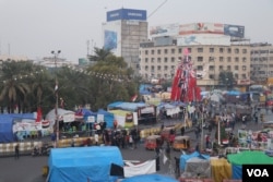 Tahrir Square is the epicenter of the protests in Baghdad, and currently it's the only area protesters hold after they retreated Friday night. Jan. 23, 2020. (Heather Murdock/VOA)