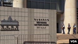 2026年9月11日香港法院就支联会三名主要成员“煽动颠覆国家政权罪”宣判。保安人员在法庭外戒备。（记者：高锋）
