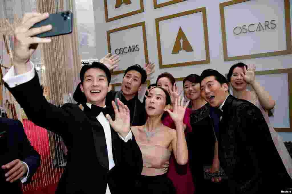 The cast of &quot;Parasite&quot; pose for a selfie on the red carpet during the Oscars arrivals at the 92nd Academy Awards in Hollywood, Los Angeles, California, Feb. 9, 2020. 