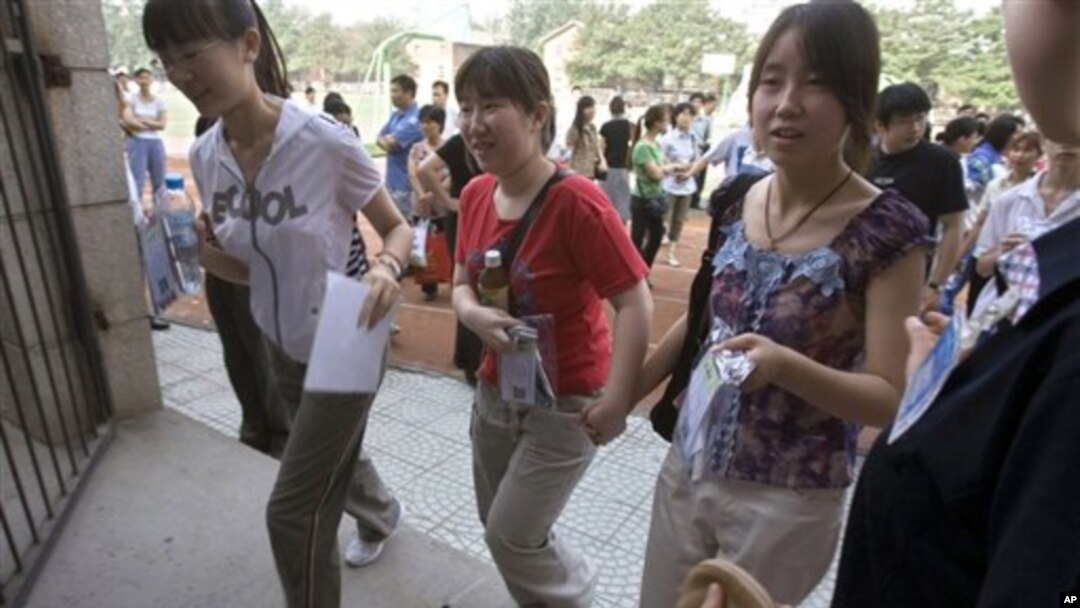 Etudiantes chinoises, Pékin, le 7 juin 2006. (AP Photo/Ng Han Guan)