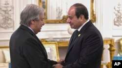 Katibu Mkuu wa Umoja wa Mataifa Antonio Guterres (Kushoto) na rais wa Misri Abdel Fattah El-Sisi.