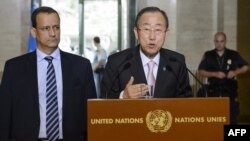 United Nations General-Secretary Ban Ki-moon (C) speaks next to the U.N. Special Envoy for Yemen Ismail Ould Cheikh Ahmed on June 15, 2015, during a press conference at the U.N. offices in Geneva during the opening of Yemen peace talks. 