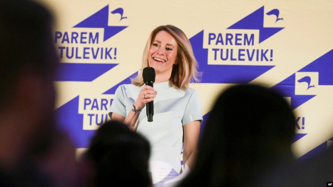 Wanita ketua Partai Reformasi, Kaja Kallas, berbicara di markas besar partainya setelah pemilihan parlemen di Tallinn, Estonia, Minggu, 3 Maret 2019 (foto: AP Photo/Raul Mee)
