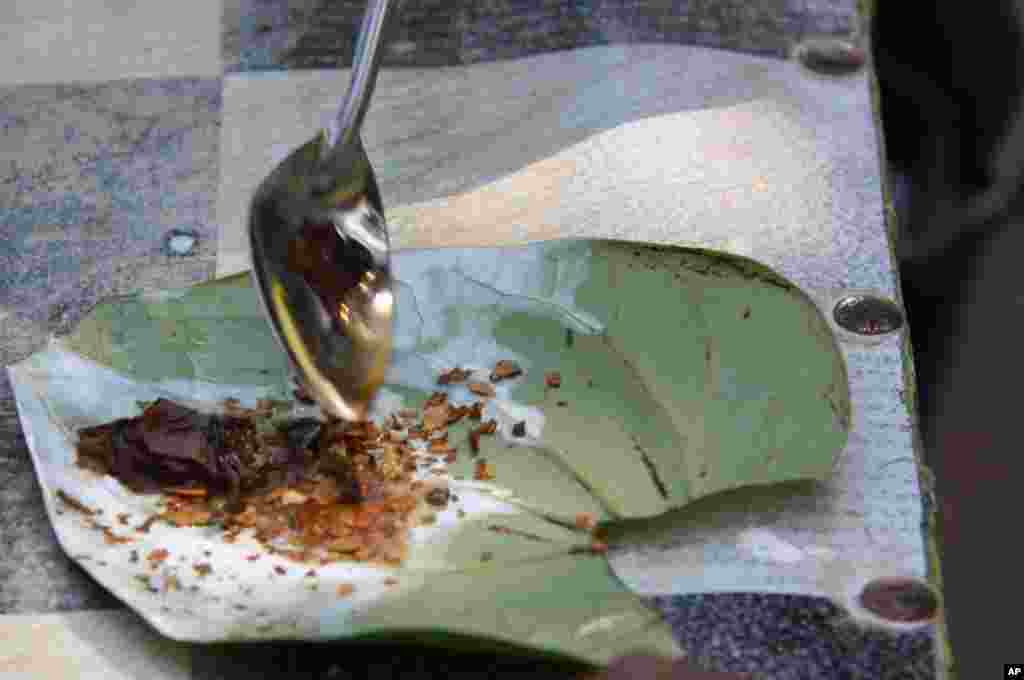 The popular stimulant for chewing, betel quid, being made in Rangoon. (VOA-D.Schearf)