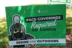 A sign outside the Michigan State University Student Union building alerts students to MSU's face covering rule on Aug. 21, 2020.