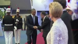 Obama, Castro Shake Hands
