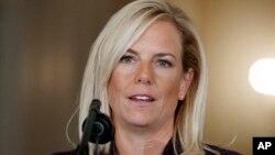 Kirstjen Nielsen obtuvo un importante respaldo bipartidista y al final fue confirmada con 62 votos a favor —52 republicanos y 10 demócratas.