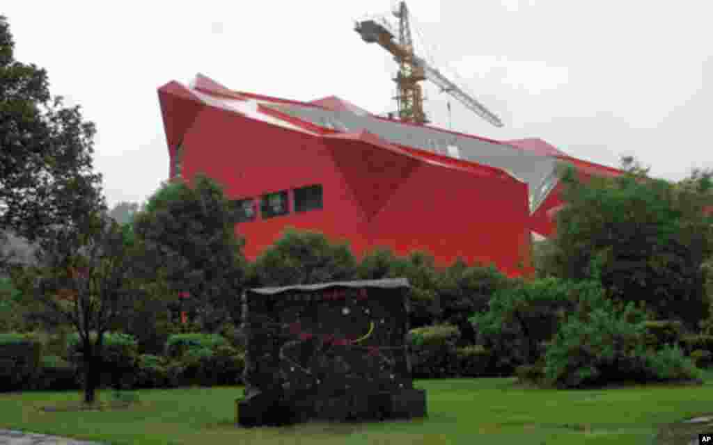 一个新的纪念馆正在建设中