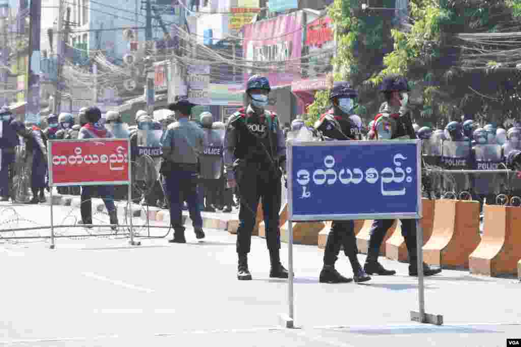 Riot police are seen blocking a road in Yangon, Myanmar, Feb. 7, 2021. (Credit: VOA Burmese Service)