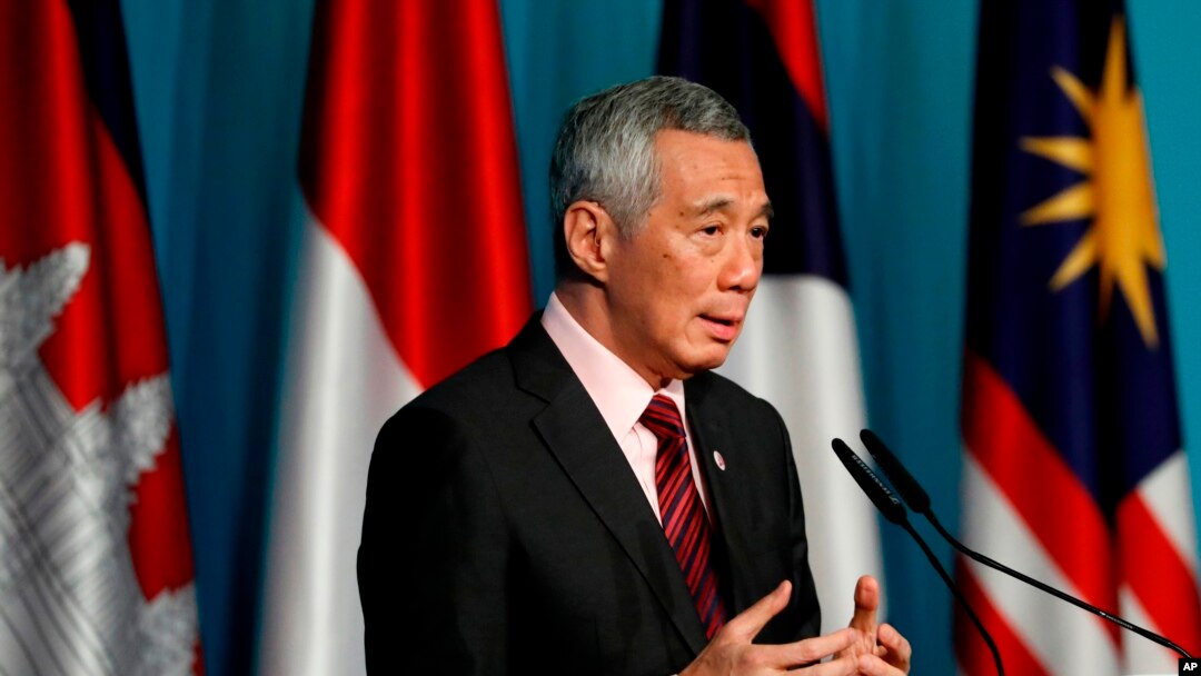 Perdana Menteri Singapura Lee Hsien Loong dalam konferensi pers menandai berakhirnya KTT ke-32 ASEAN, 28 April 2018, di Singapura.