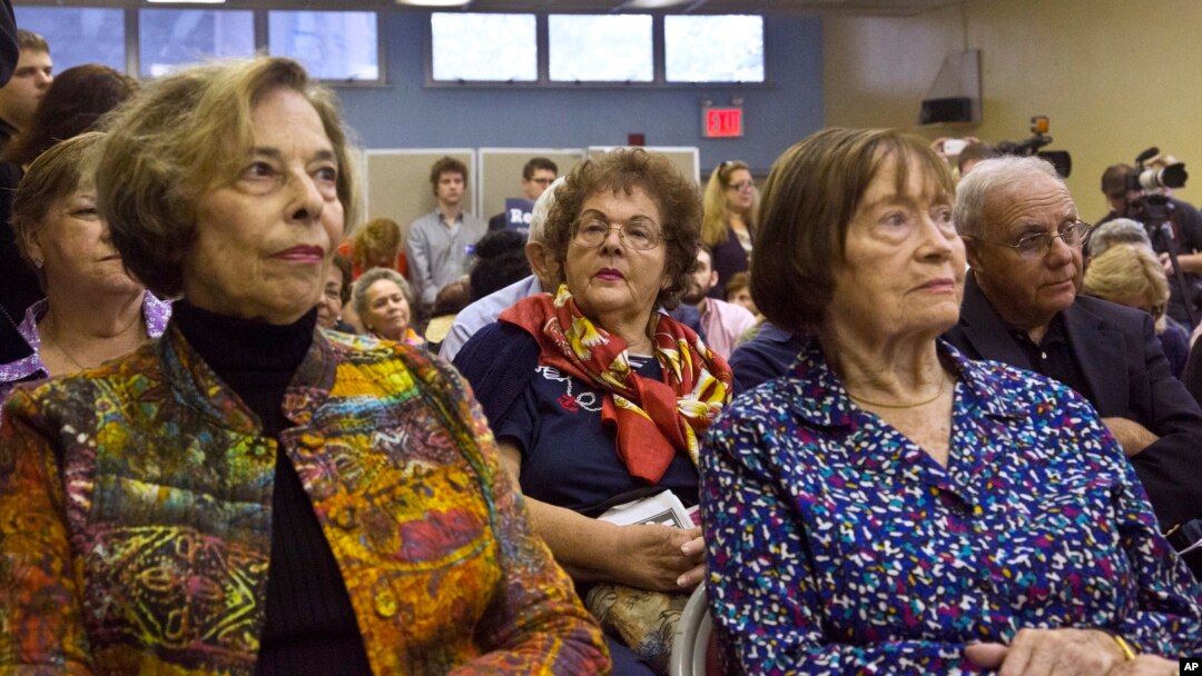 El índice de mortalidad entre los hispanos continúa siendo menor que entre los afroestadounidenses y los blancos en EE.UU. 