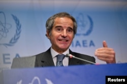 Direktur Jenderal IAEA Rafael Grossi dalam konferensi pers di Wina, Austria, 3 Maret 2025. (Elisabeth Mandl/REUTERS)