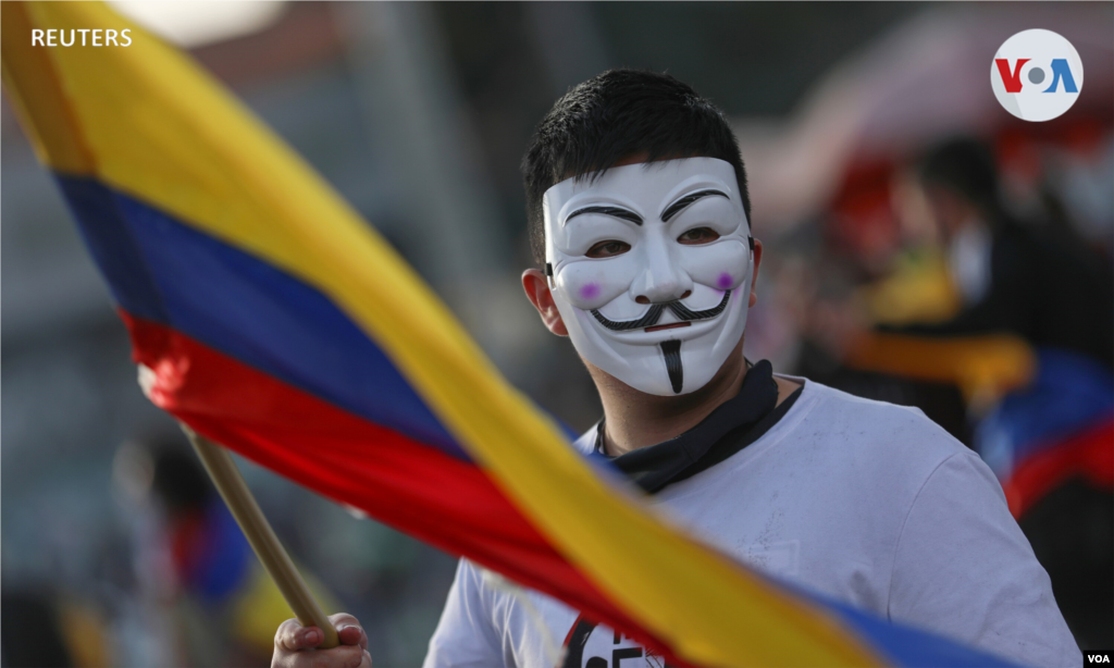 “A parar para avanzar, viva el paro nacional” gritan una y otra vez, en su mayor&#237;a, los j&#243;venes que protestan de manera pac&#237;fica por las calles colombianas. 6 de mayo de 2021.